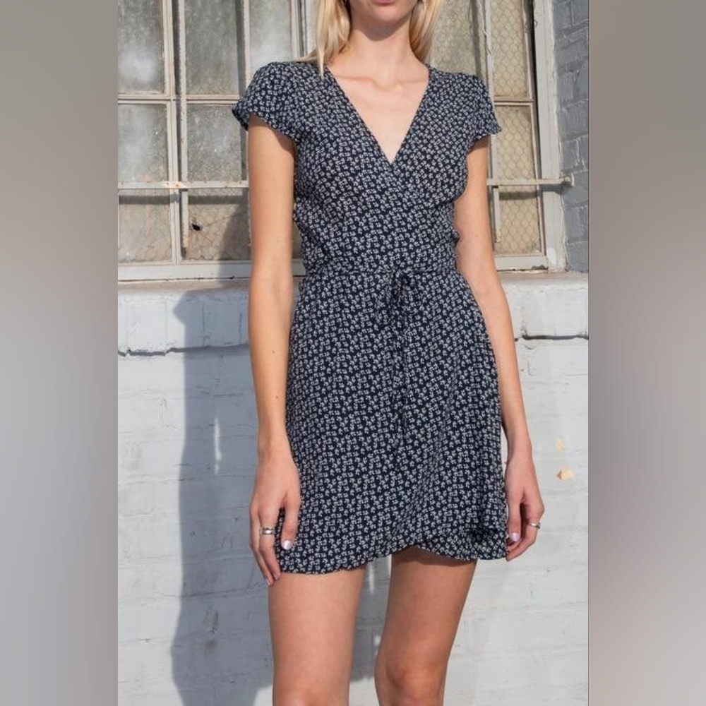 Brandy Melville S/M Blue Daisy Print Robbie Wrap Dress Made In Italy - Picture 7 of 14